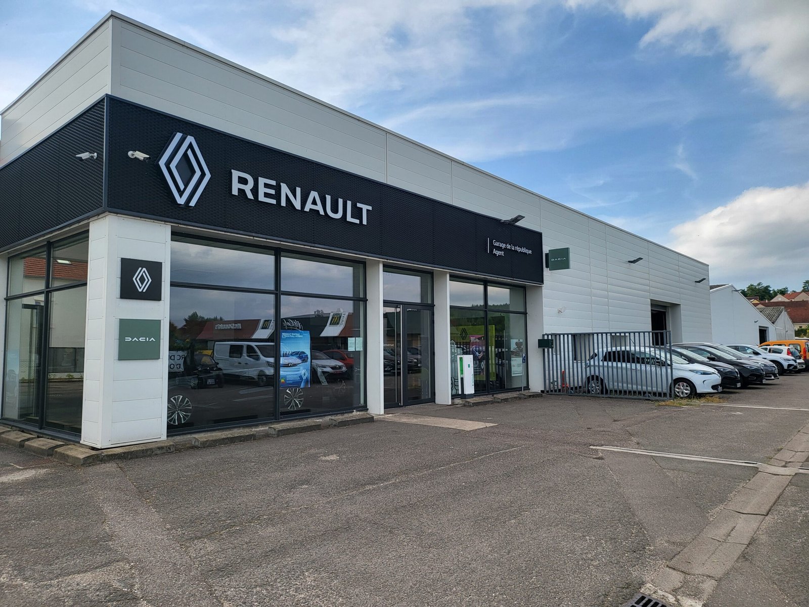 Le Grand garage de la République est agréé Renault Dacia. Retrouvez notre gamme de VN, VO et utilitaires. Renault Minute sans RDV.